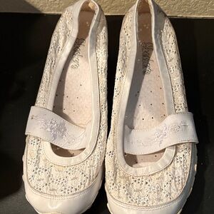 Skechers Women's Cream Lace Flats